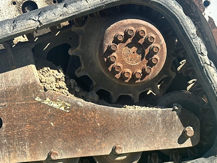 2013-bobcat-t180-image-11