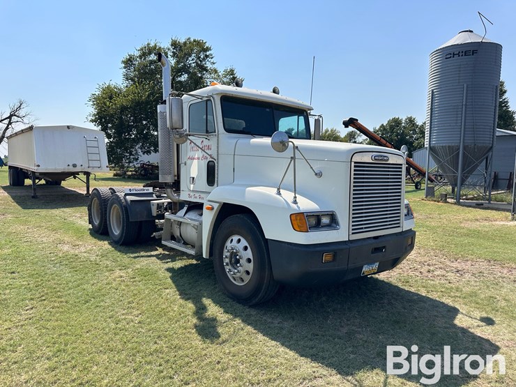 2001-freightliner-fld120-image-3