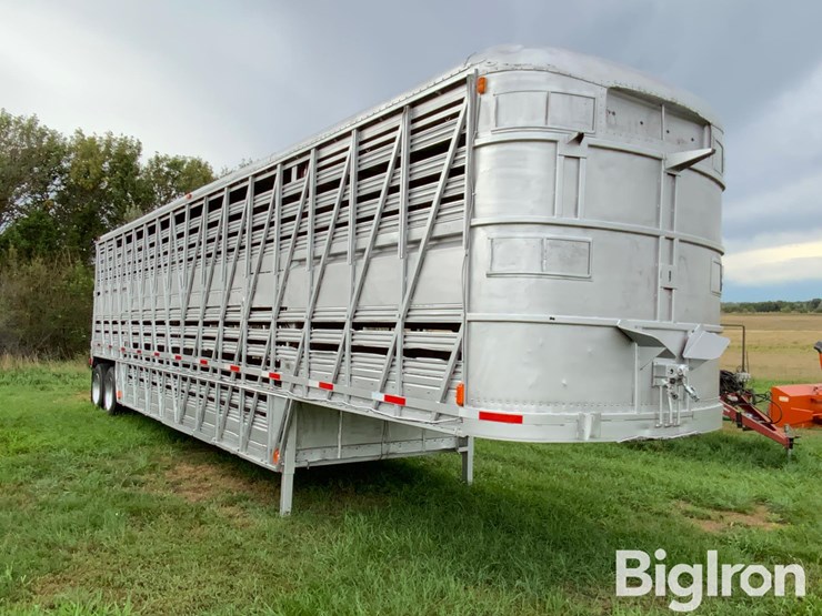 1965-wilson-livestock-trailer-image-3