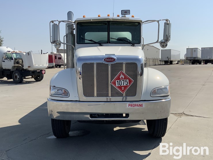 2010-peterbilt-335-image-2