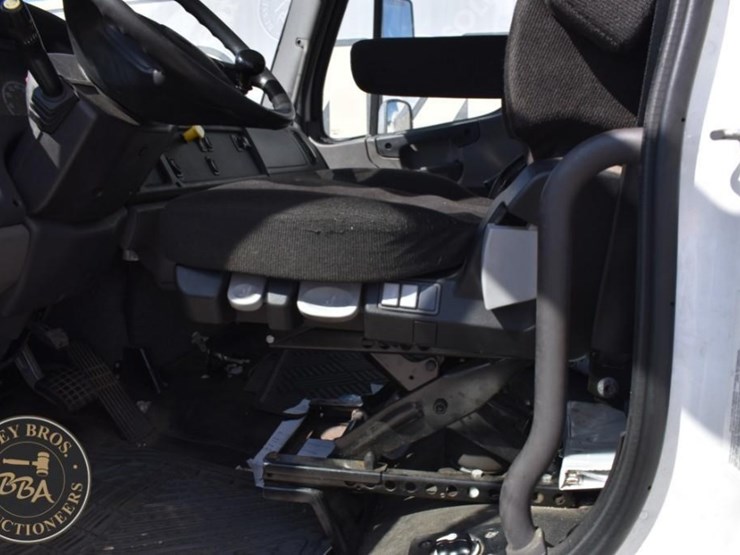 2022-freightliner-business-class-m2-100-image-44