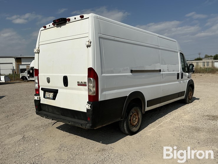 2021-dodge-3500-image-4