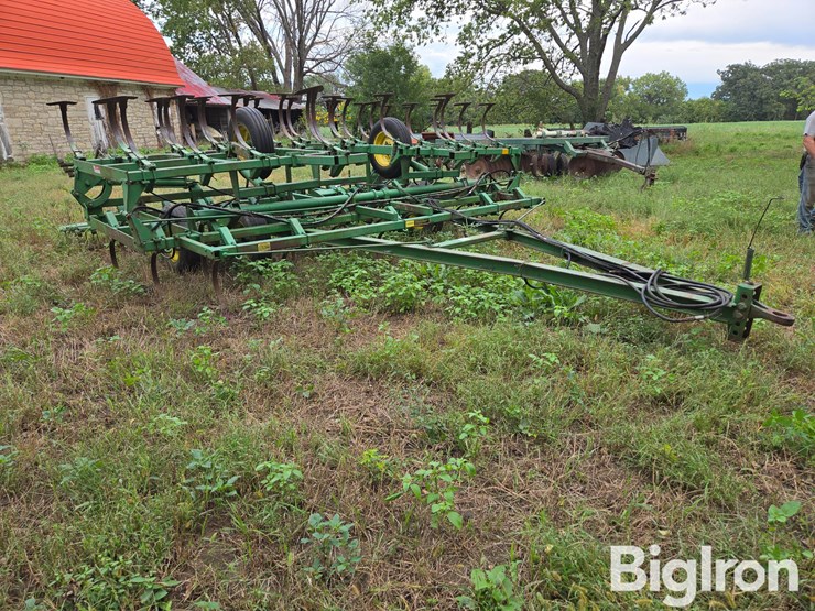 john-deere-1010-image-3