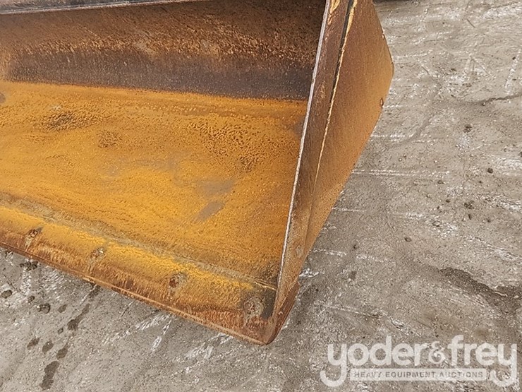 2016-deere-304k-image-25