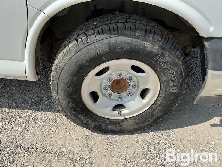 2019-chevrolet-express-3500-image-19