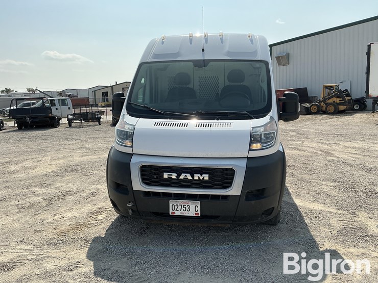 2021-dodge-3500-image-2