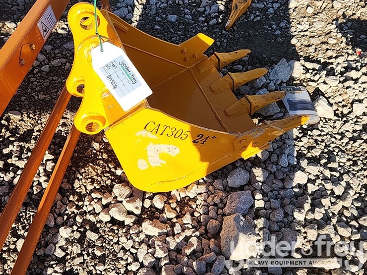 2025-caterpillar-305-image-1