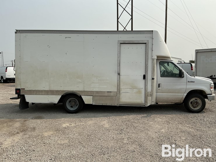 2021-ford-e350-image-4