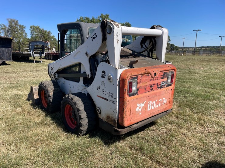 2015-bobcat-s750-image-4