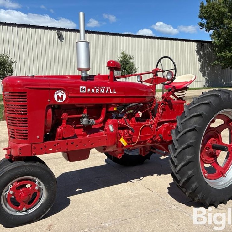 1953 IH Farmall Super M 2WD Tractor