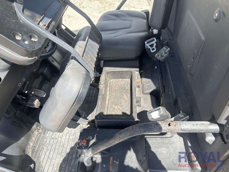 2013-kubota-rtv-x900-4x4-diesel-utility-cart-image-12