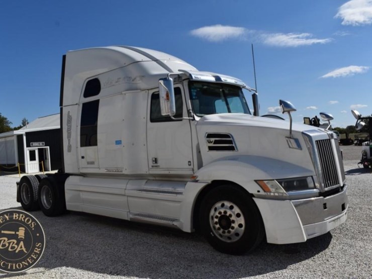 2020-western-star-5700xe-image-32