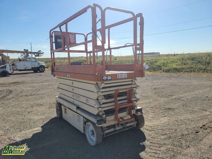 electric-scissor-lift-non-operable-2000-jlg-3246-f2-700-lbs-scissor-lift-image-8