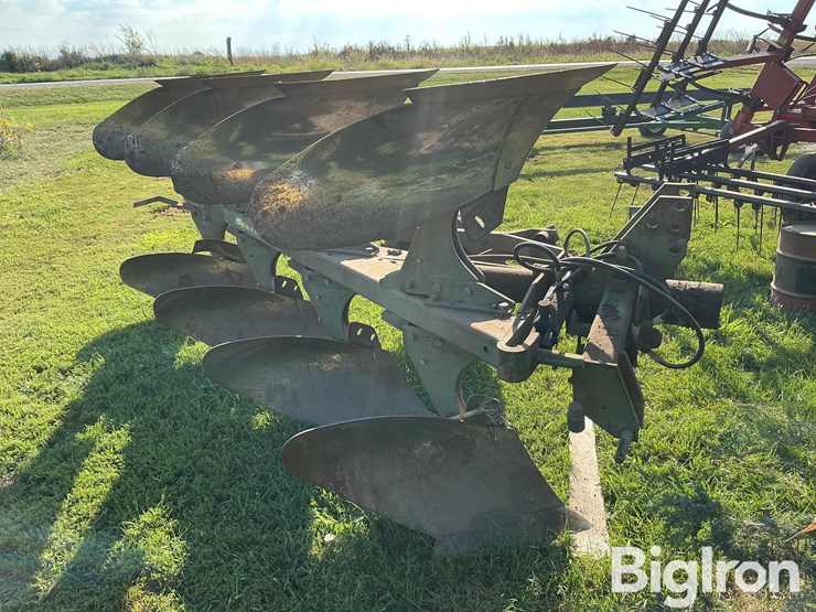 john-deere-rollover-plow-image-3