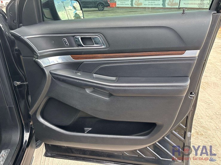 2018-ford-explorer-image-18