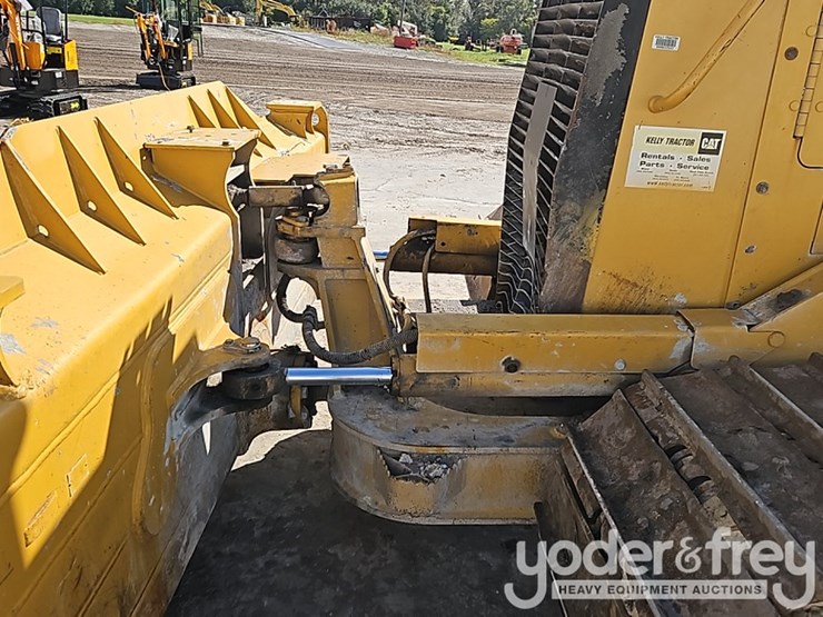 2014-caterpillar-d6k2-lgp-image-16