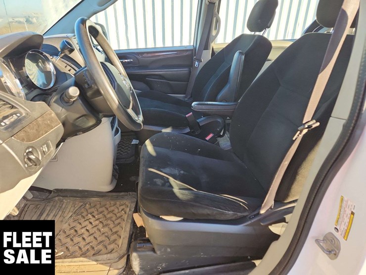 2015-dodge-grand-caravan-image-13