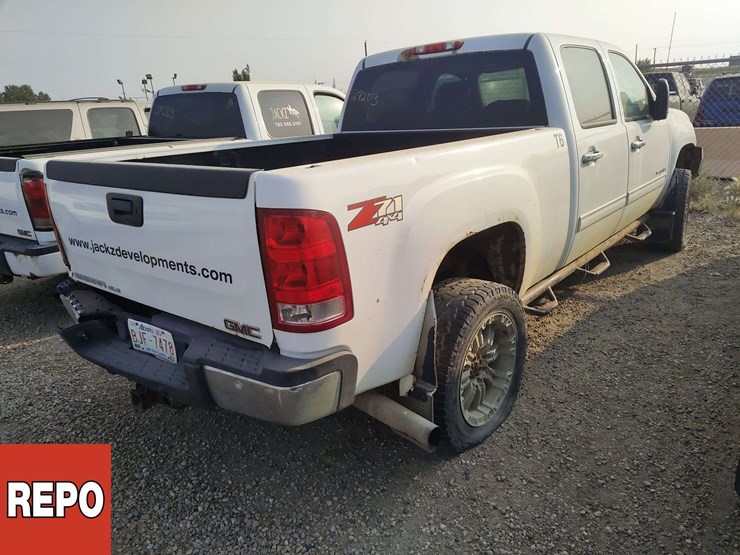 2013-gmc-sierra-3500hd-image-3