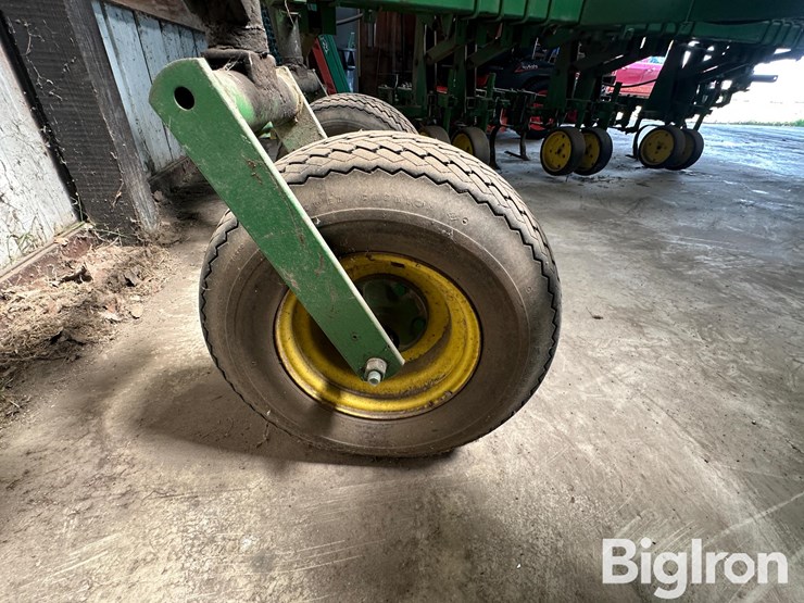 john-deere-725-image-16