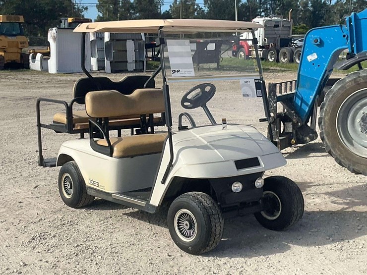 club-car-electric-golf-cart.-image-2