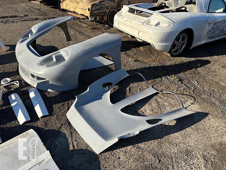 porshce-fiberglass-body-panels-image-5