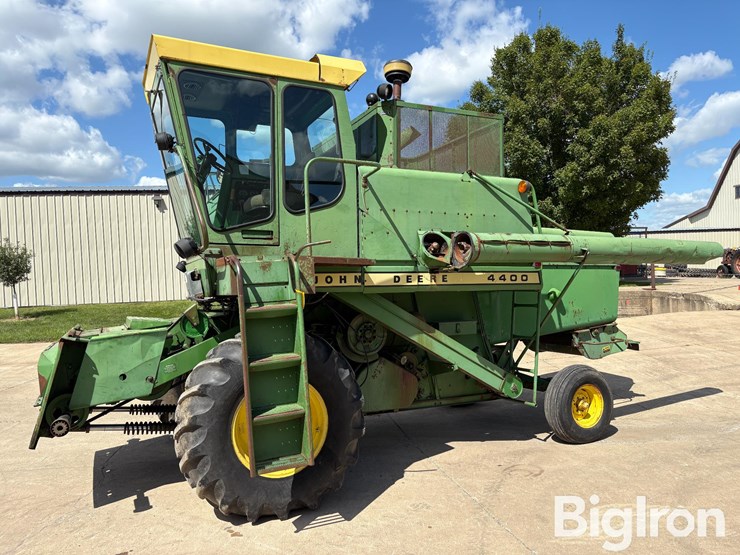1976-john-deere-4400-image-1