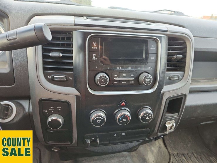 2016-ram-tradesman-image-13
