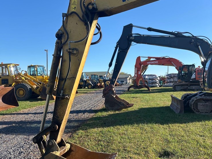 komatsu-pc88mr-8-image-8
