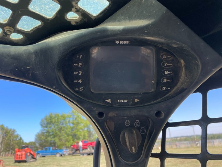 2012-bobcat-s750-image-28