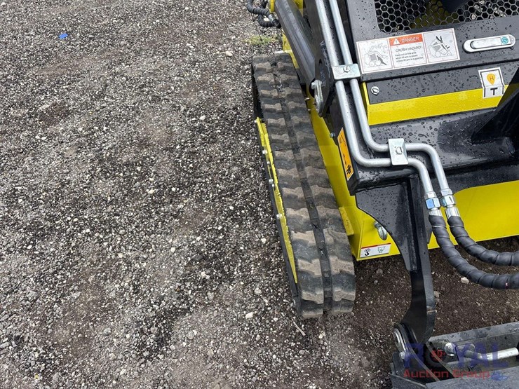 2024-mach-pro-mps330-mini-stand-on-track-loader-skid-steer-image-11