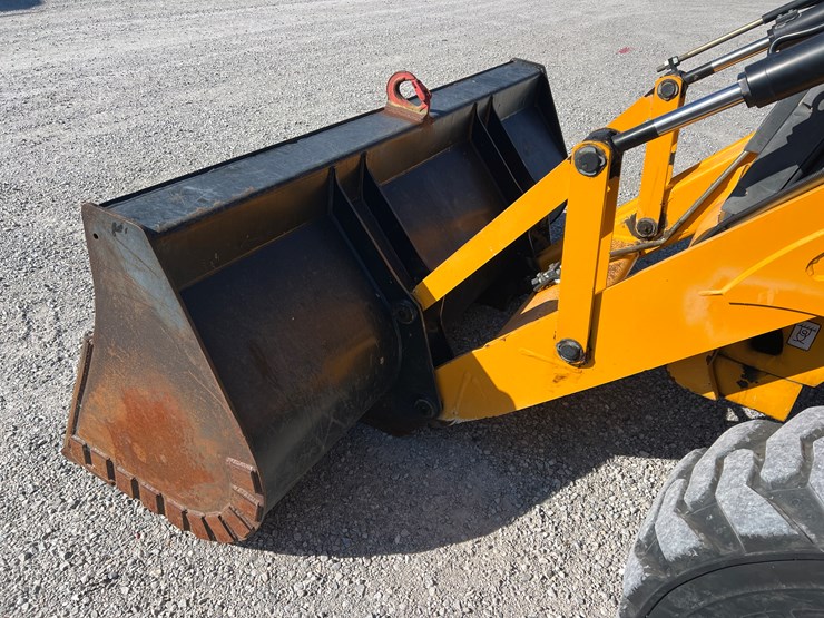 2019-jcb-3cx-image-4