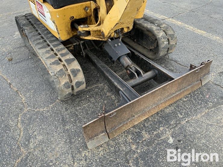 2015-caterpillar-301.7d-cr-image-14