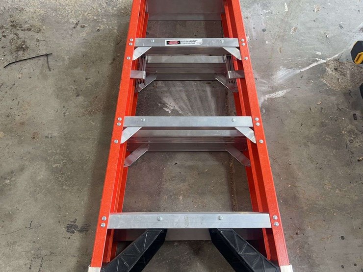 werner-t7404-4’-ladder-image-1