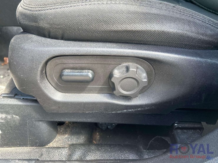 2016-ford-explorer-image-18