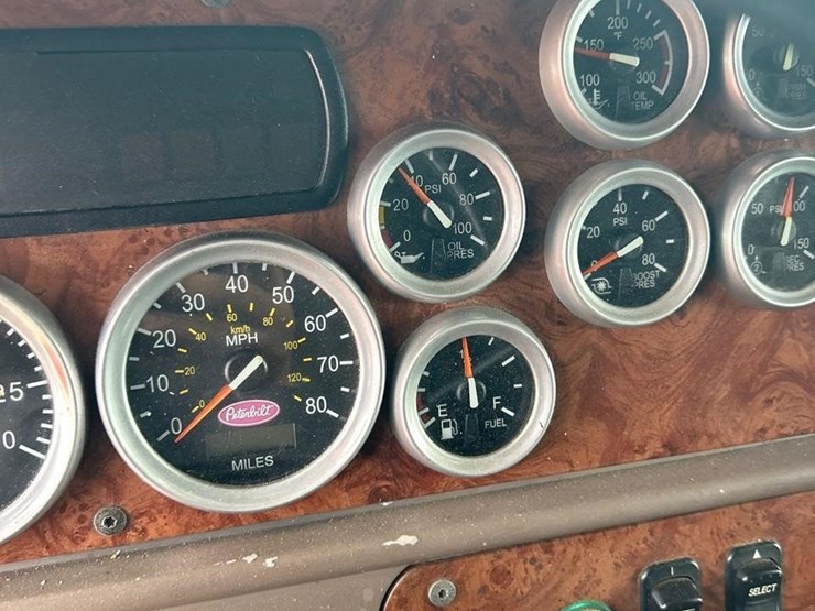 peterbilt-384-image-48