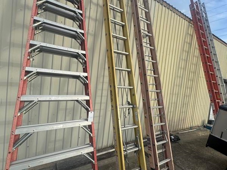 fiberglass-28'-extension-ladder-image-2