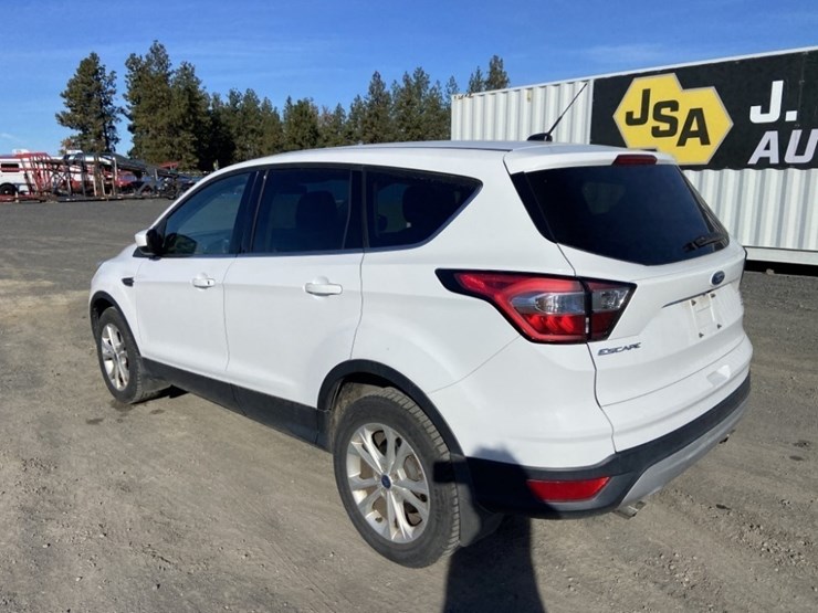2017-ford-escape-se-image-3