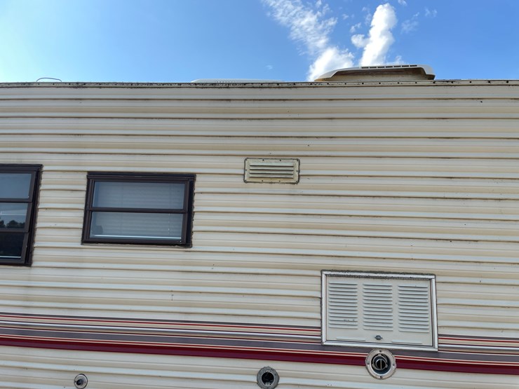 #1900-•-1989-companion-gooseneck-camper-(has-wi-title)-image-27