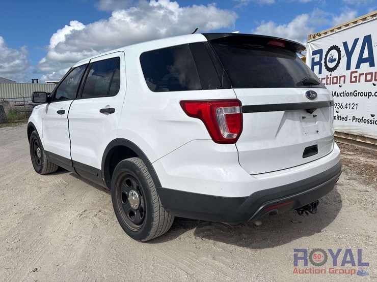 2016-ford-explorer-image-4