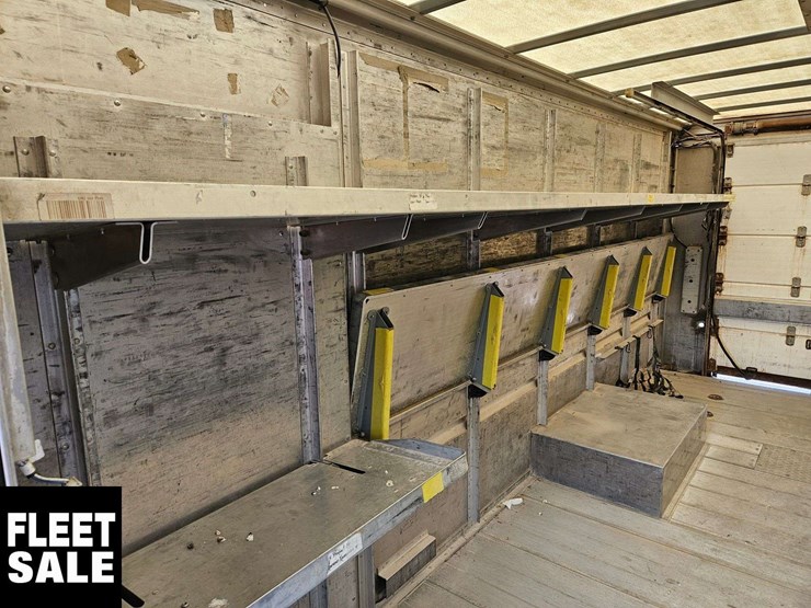 non-operable-2015-ford-e-series-s/a-step-van-image-28