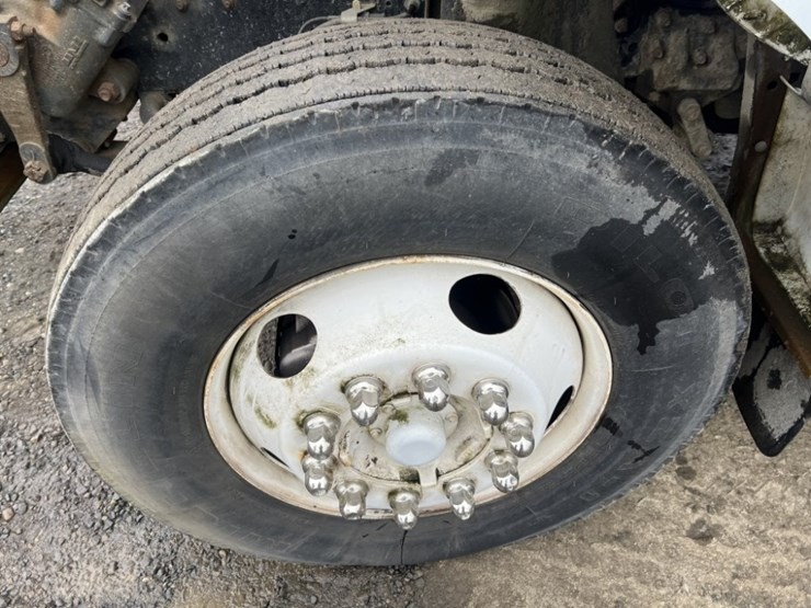 2000-ford-f650-image-15