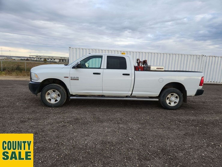 2016-ram-tradesman-image-19