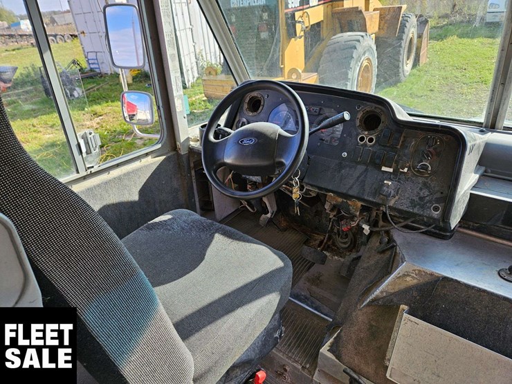 non-operable-2015-ford-e-series-s/a-step-van-image-22