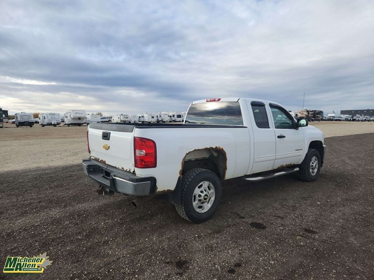 2011-chevrolet-silverado-2500hd-image-4