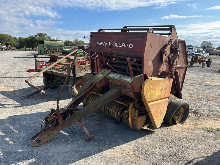 new-holland-845-image-1