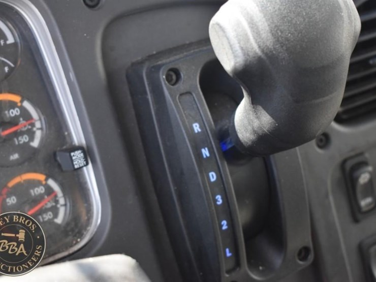 2022-freightliner-business-class-m2-100-image-57