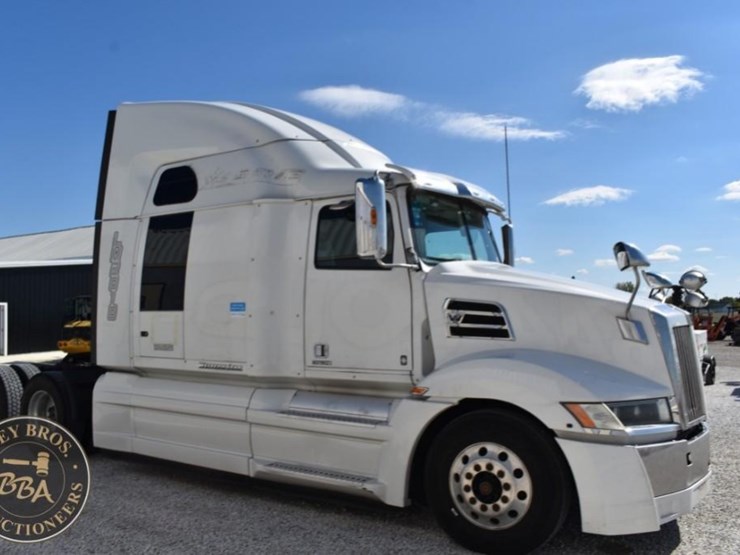 2020-western-star-5700xe-image-30