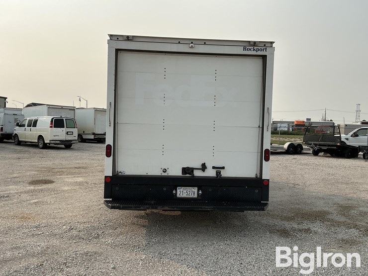 2022-chevrolet-express-3500-image-6