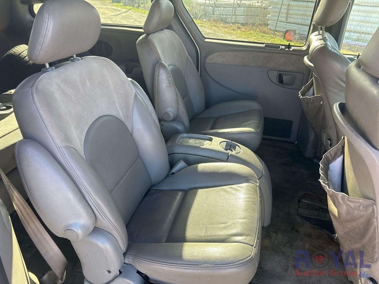 2003chrysler-town-&amp;-country-van-image-24