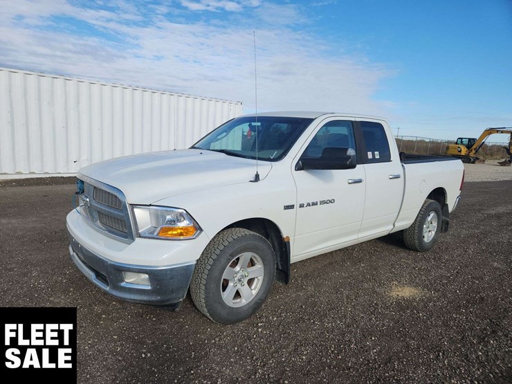 2012-ram-1500-slt-image-1